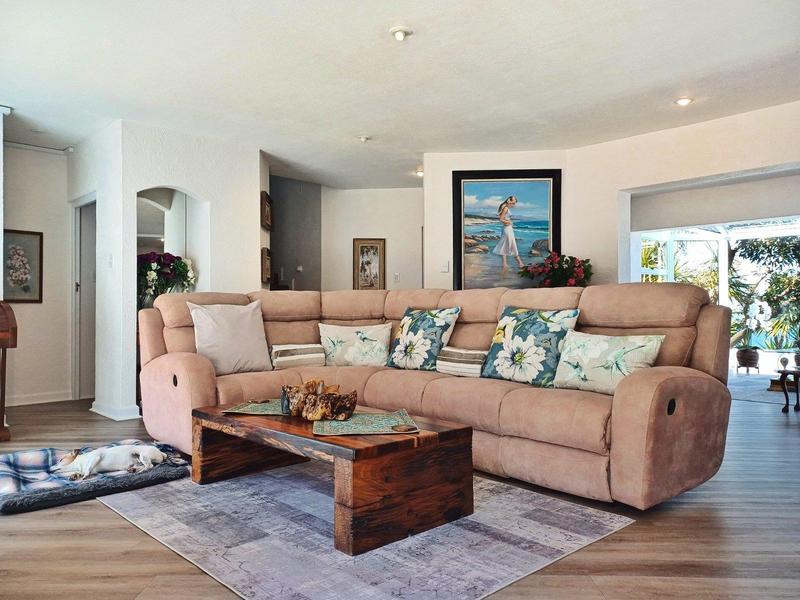 5 Bedroom Property for Sale in Outeniqua Strand Western Cape